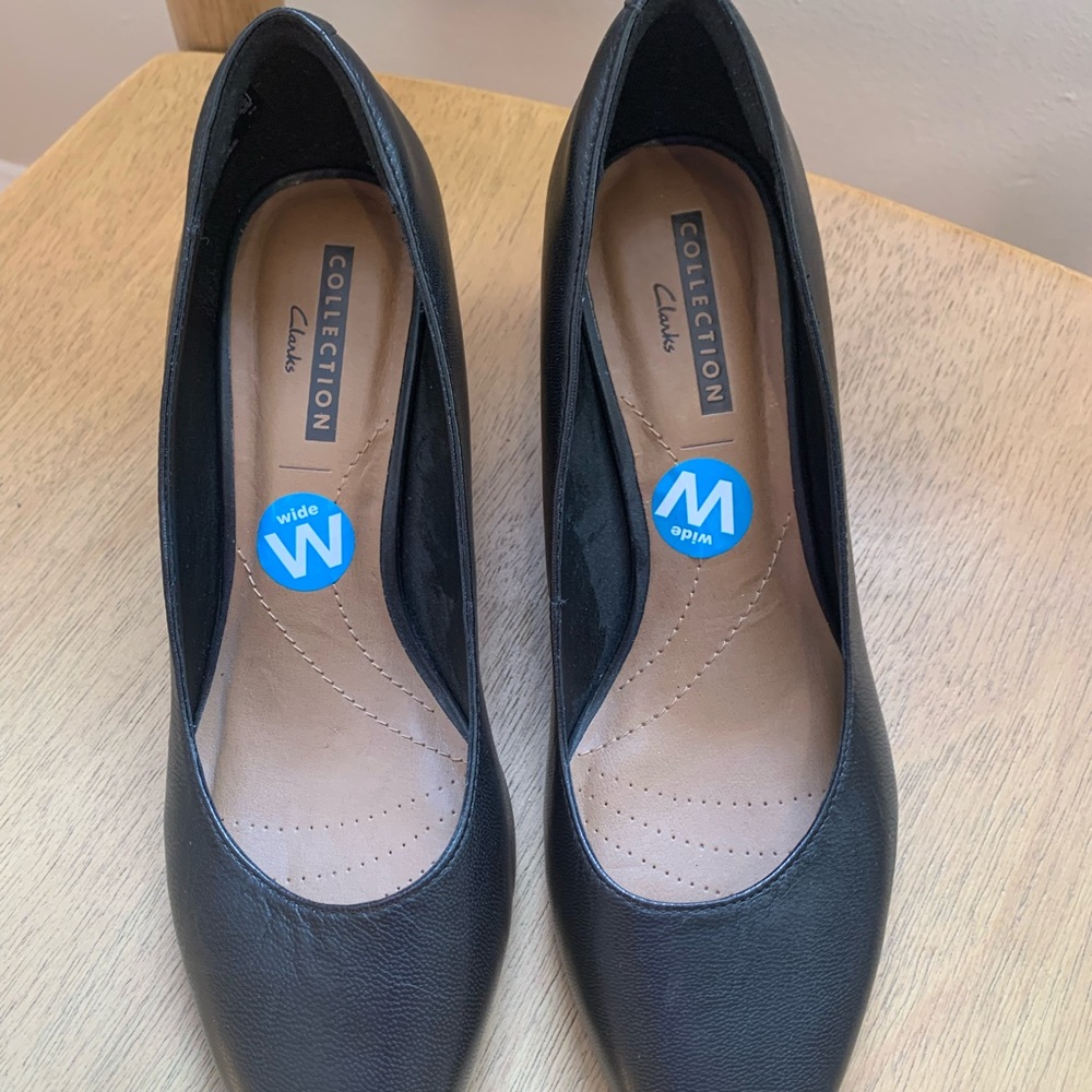NWT Clark’s Black Leather Wide Pumps- 8Wide